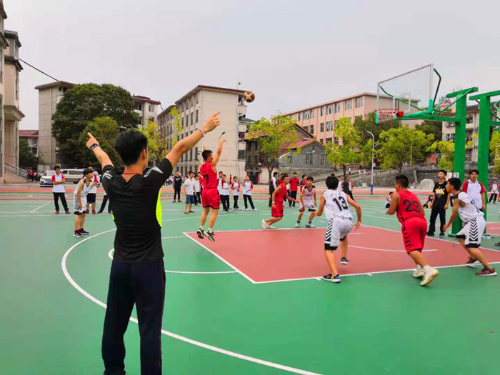 会同三中迎新杯篮球赛拉开序幕