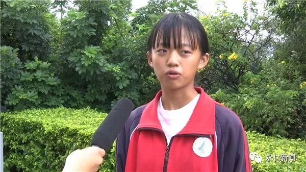 走进永仁县民族中学,运动场干净整洁,教学楼错落有致,教室宽敞明亮