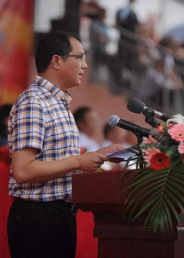 渠县中学,盛大隆重的2019秋季开学典礼,人山人海_刘高明