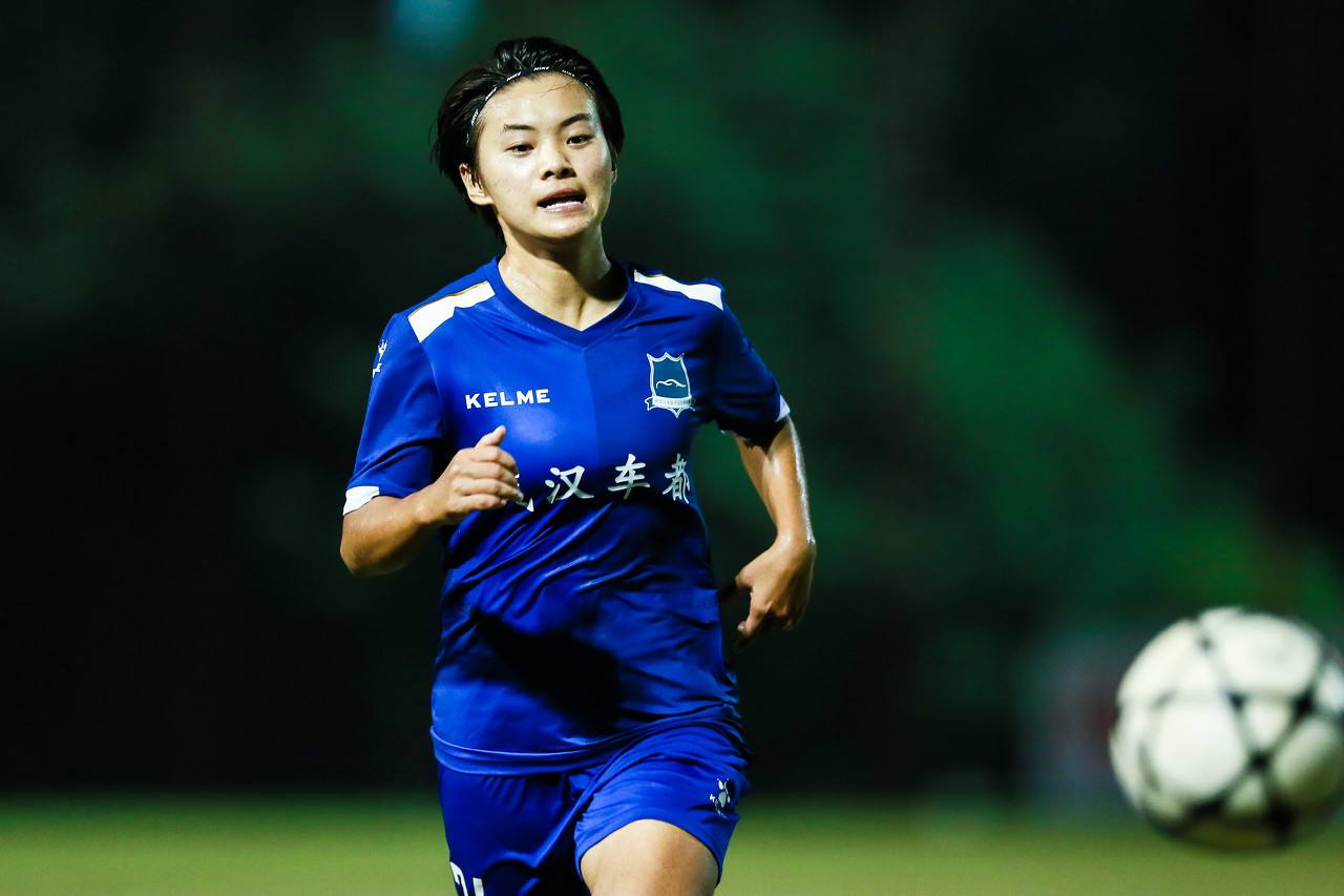 原创王霜状态低迷,光芒被23岁妖星掩盖,10场进9球成最大对手