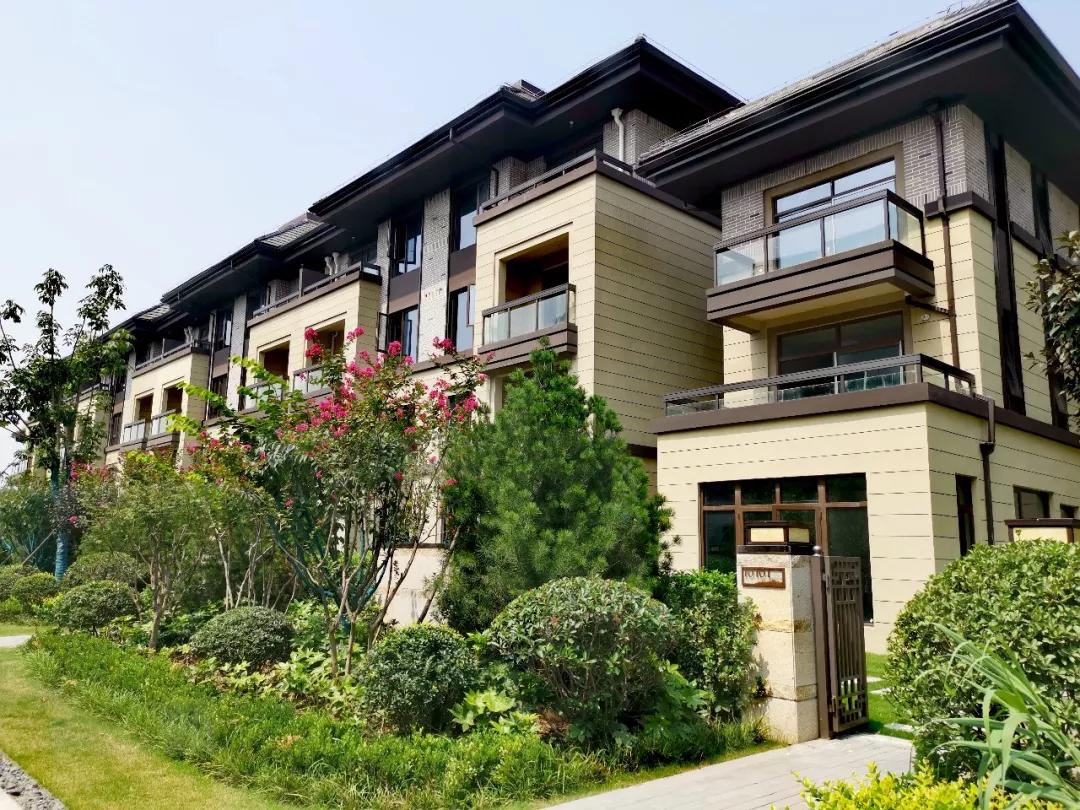 沣西逸园一期已交房,二期仍在建设中 | 社区实景拍摄▲沣西国际疵厦