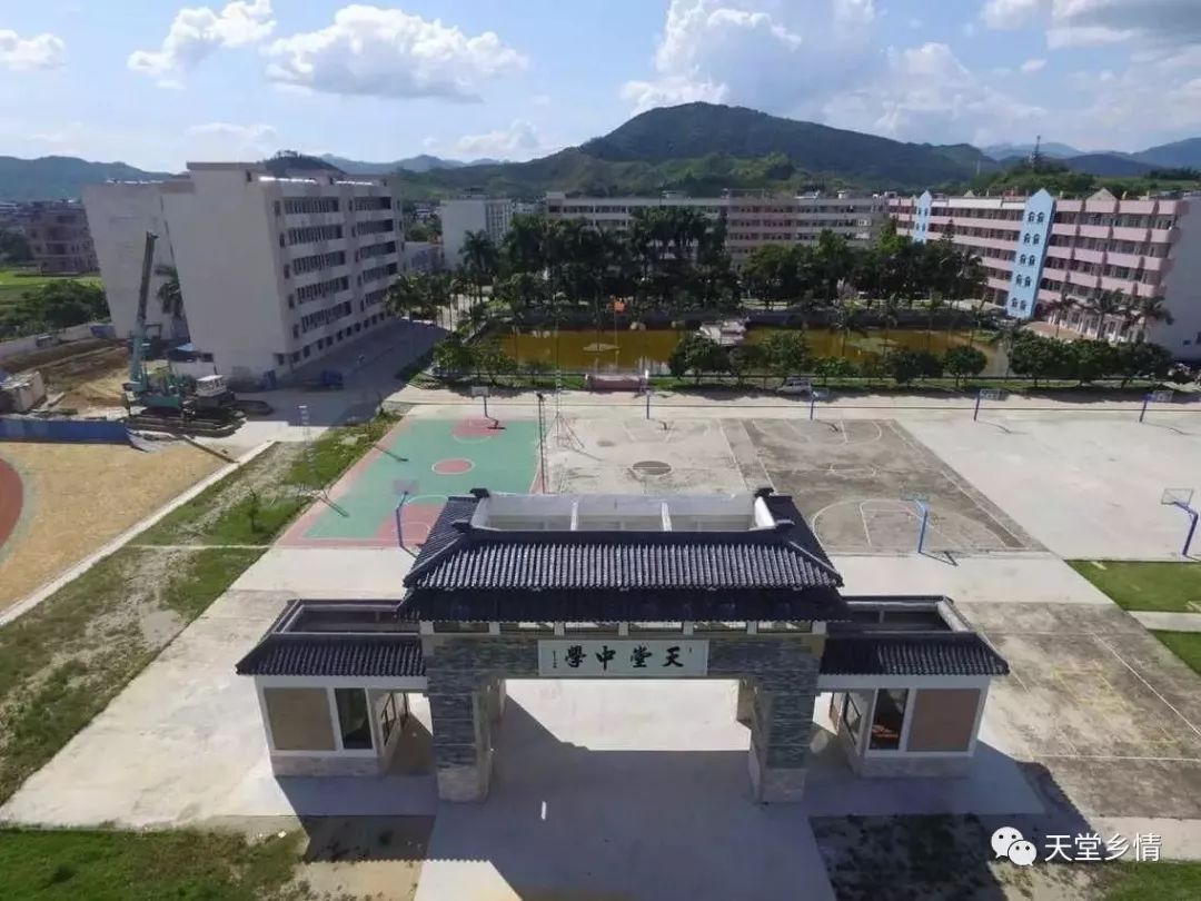 梁老师援藏前是新兴县田家炳中学市级课题《粤西乡镇学校强师工程的