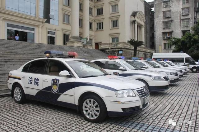 东坡区法院集结近百名干警8辆警车只为这事儿