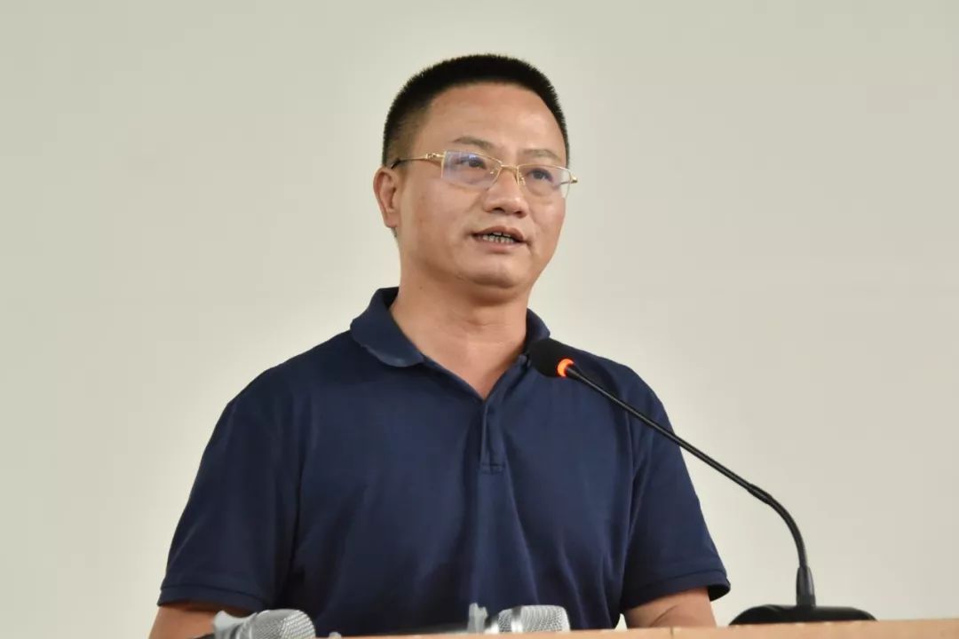 卢氏育英中学校长图片