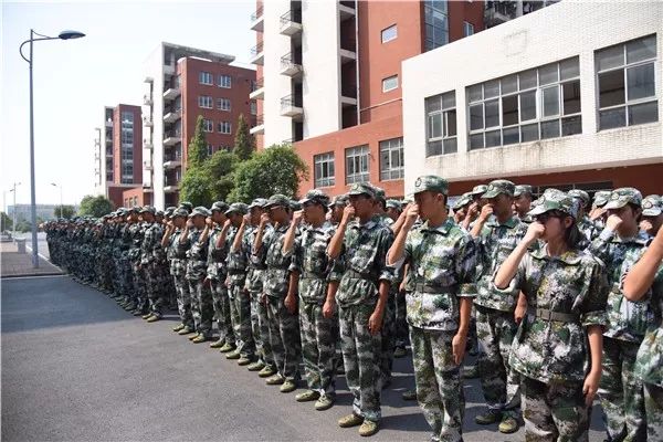 新余消防救援支队深入新余学院开展消防宣传培训进军训活动