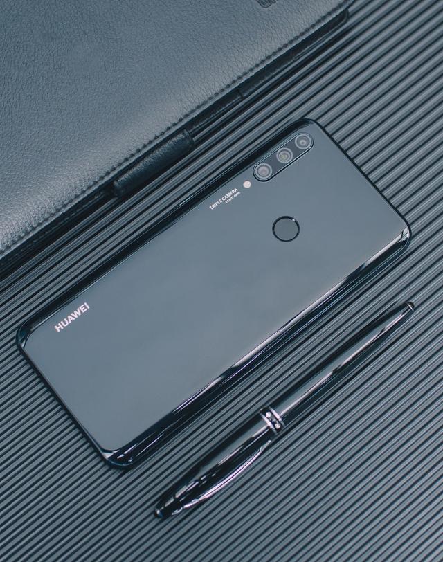 仅1499元起8gb128gb的华为畅享10plus现已火爆开售