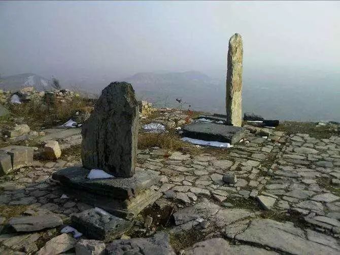 徐水师昌绪学校文化墙上的咏釜山千字文