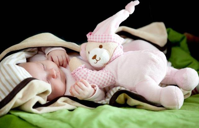 原创宝宝睡觉时若出现这些行为说明身体不舒服了别大意哦
