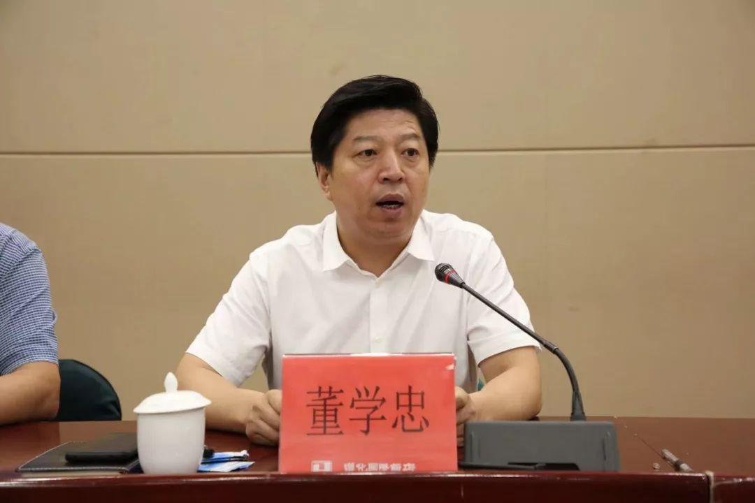 董学忠在主持会议时说,这次市级党政领导班子调整安排,是省委,唐山