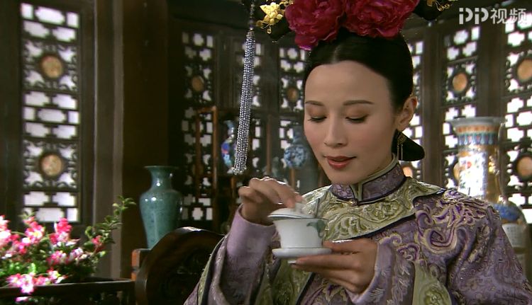 3,石筱群:胤禩嫡福晋《宫锁心玉》里的四福晋比较