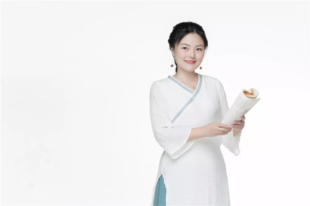 执着呼唤 点亮青春钱 敏精心呵护 静待花开凌梅芳细致入微 润物无声