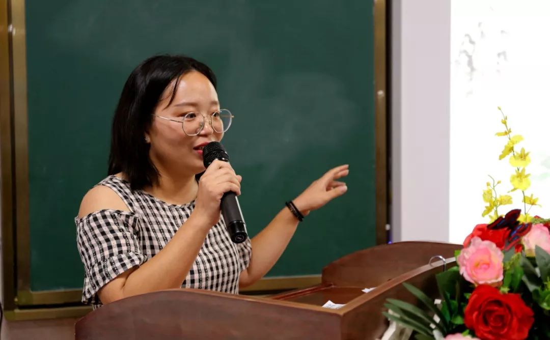特等奖获得者将代表我校参加郑州市的诗词大会比赛.
