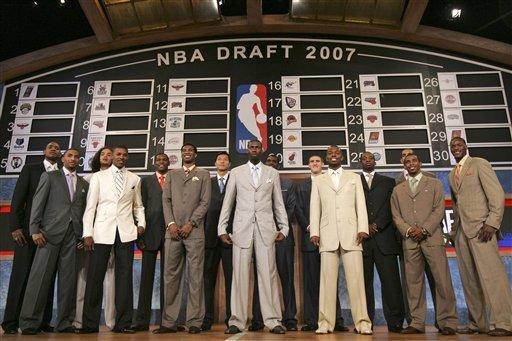 2007年也算是nba選秀非常有有質量的一年了,順位排在易建聯前面的有