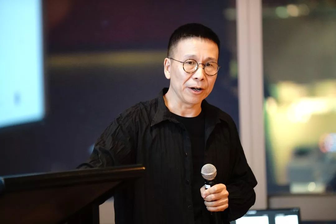 分享内容:《褶子》杨岩 教授岩设计 创始人/设计总监广州美术学院建筑