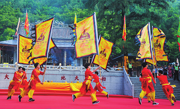 今日花都訊 9月9日,一年一度的盤古王民俗文化節在獅嶺鎮盤古王公園內