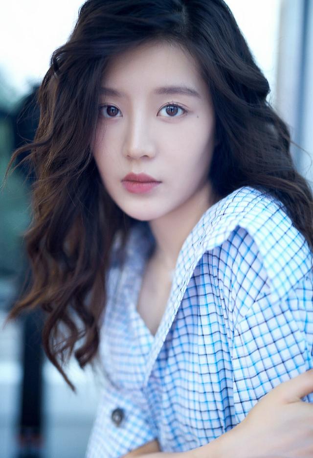 由黄圣池,樊治欣,庄达菲,马芯妤等主演的文博青春纯爱剧《你是我眼中