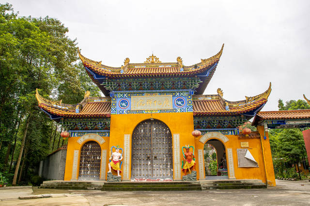 在四川绵竹有一座如此大气恢弘的禅院