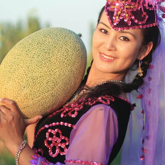 甜瓜的名字叫哈密2吐鲁番的葡萄熟了,阿娜尔罕心儿醉了……带着你的