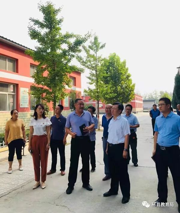 陈英民走进梁格庄中学9月9日上午,市人大常委会副