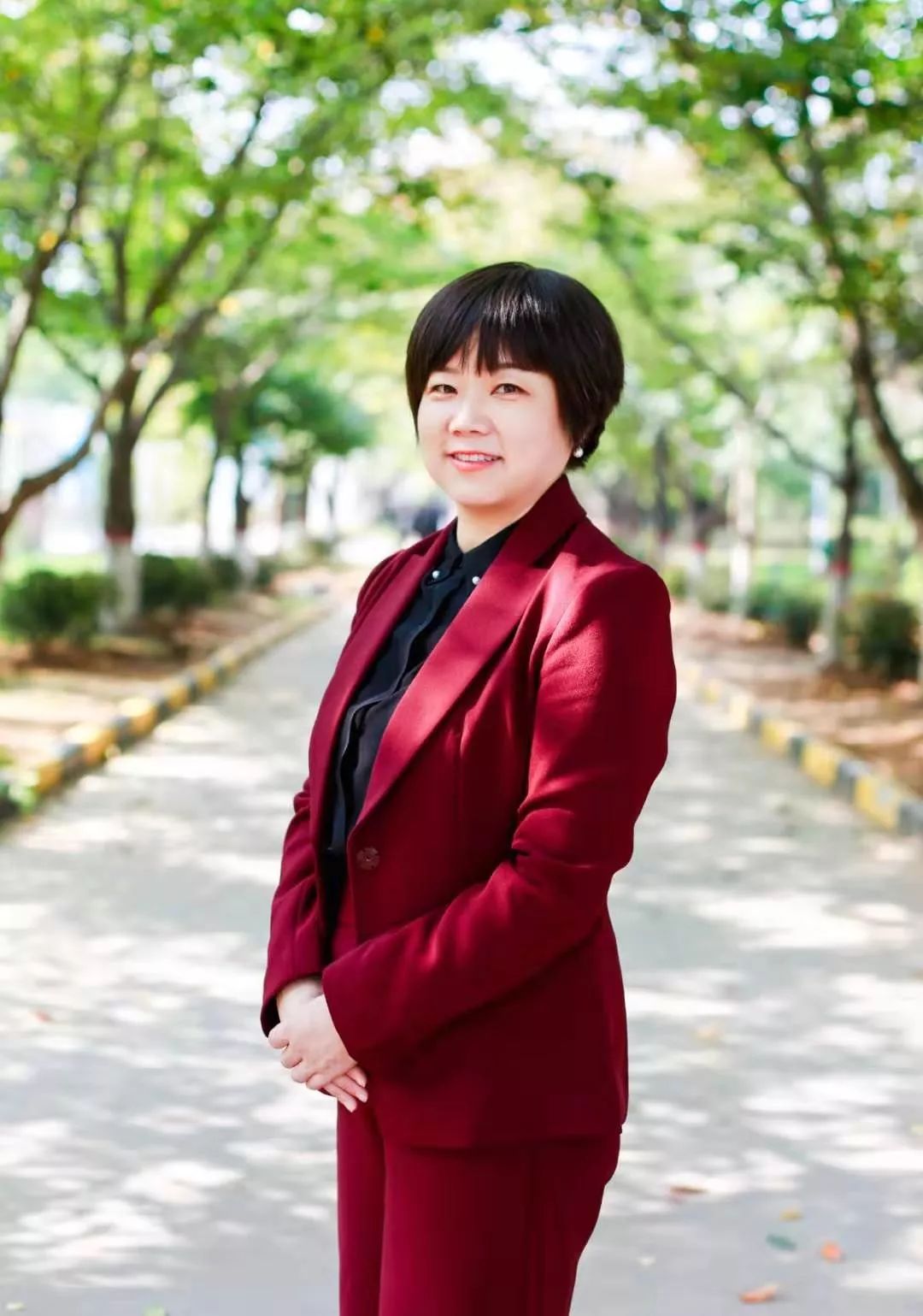 马晓燕老师送给这群可亲可爱的人们让我们再一次把掌声,鲜花与祝福校