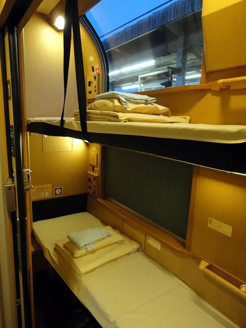 日本的卧铺,也太太太太变态了!_列车