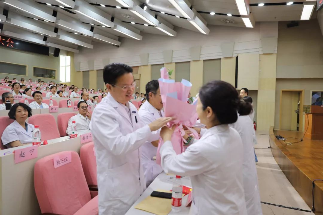關于首都醫科大學附屬友誼醫院黃牛當日幫你約成功跑腿代辦的信息