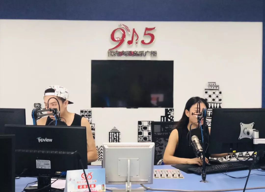 南充915电台捧回两项全国大奖他们是谁看这次全网直播首秀