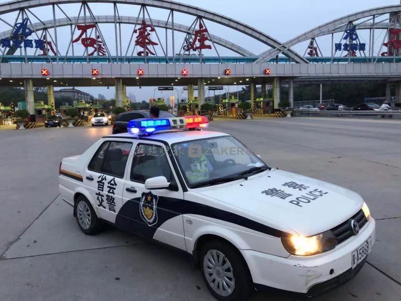 晚高峰,22个红绿灯15分钟通过!_石家庄