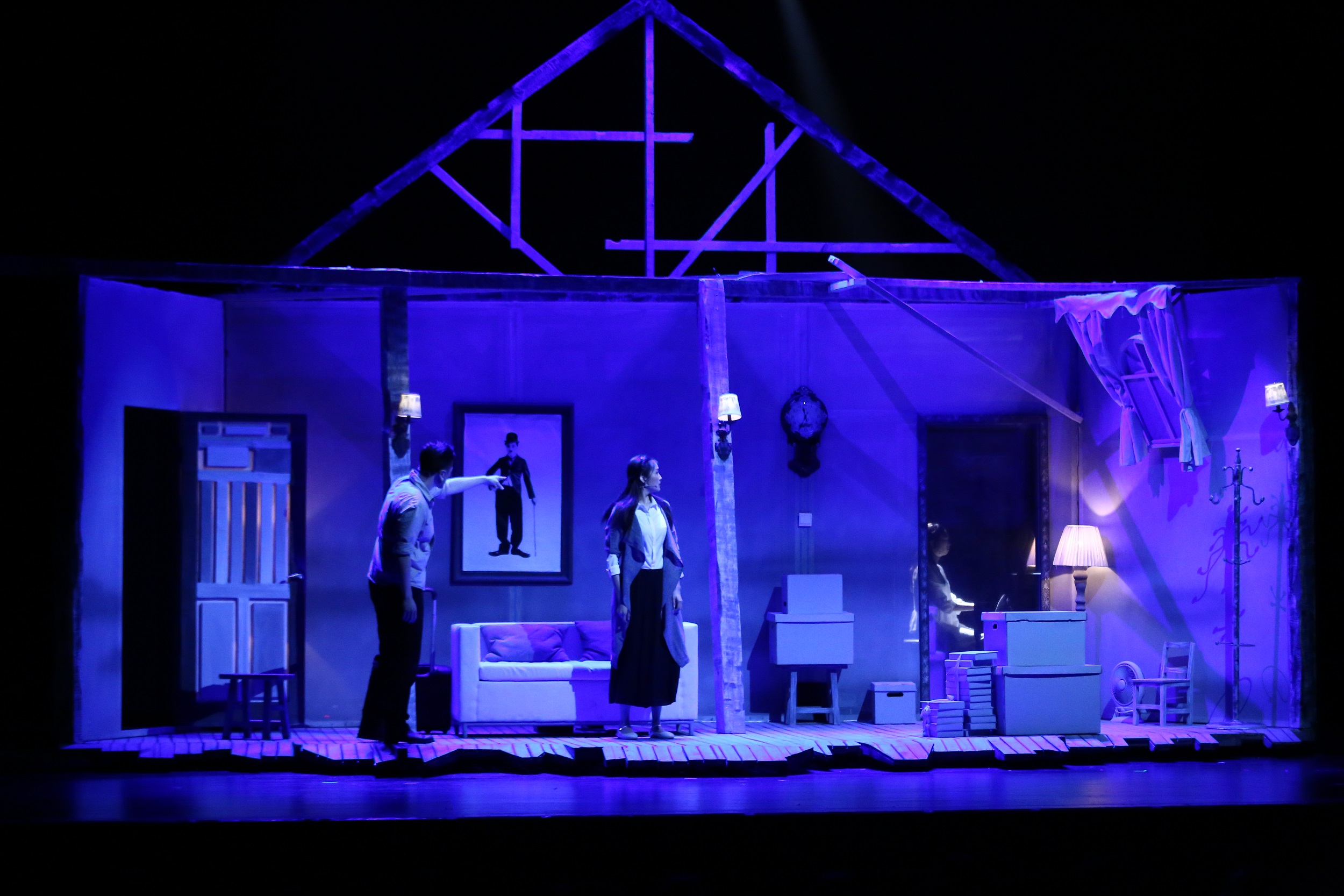 都市爱情悬疑话剧出租屋10月15日空降东莞