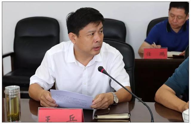 市政府副秘书长王兵主持会议市卫生健康委党组书记,主任商秀丽安排