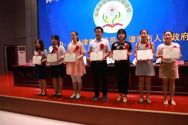 燕 津市市毛里湖镇保河堤中学陈 姣 津市市翊武中学袁 婷 津市市药山