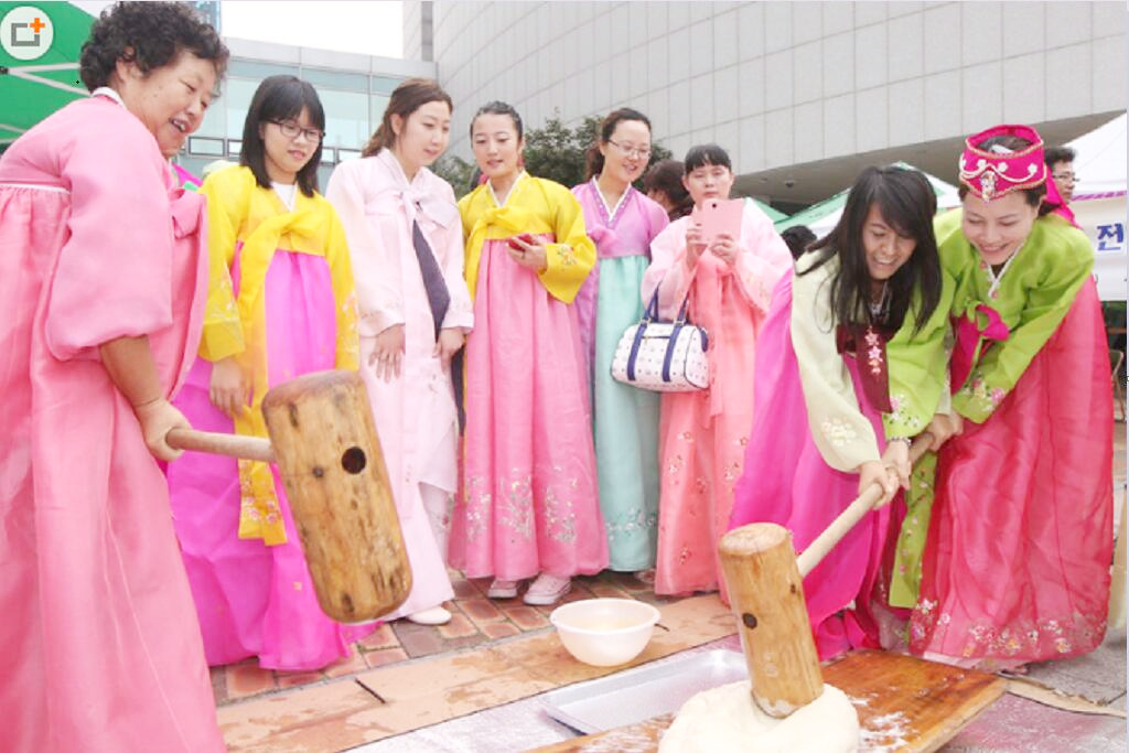 韩国中秋节庆祝方式图片