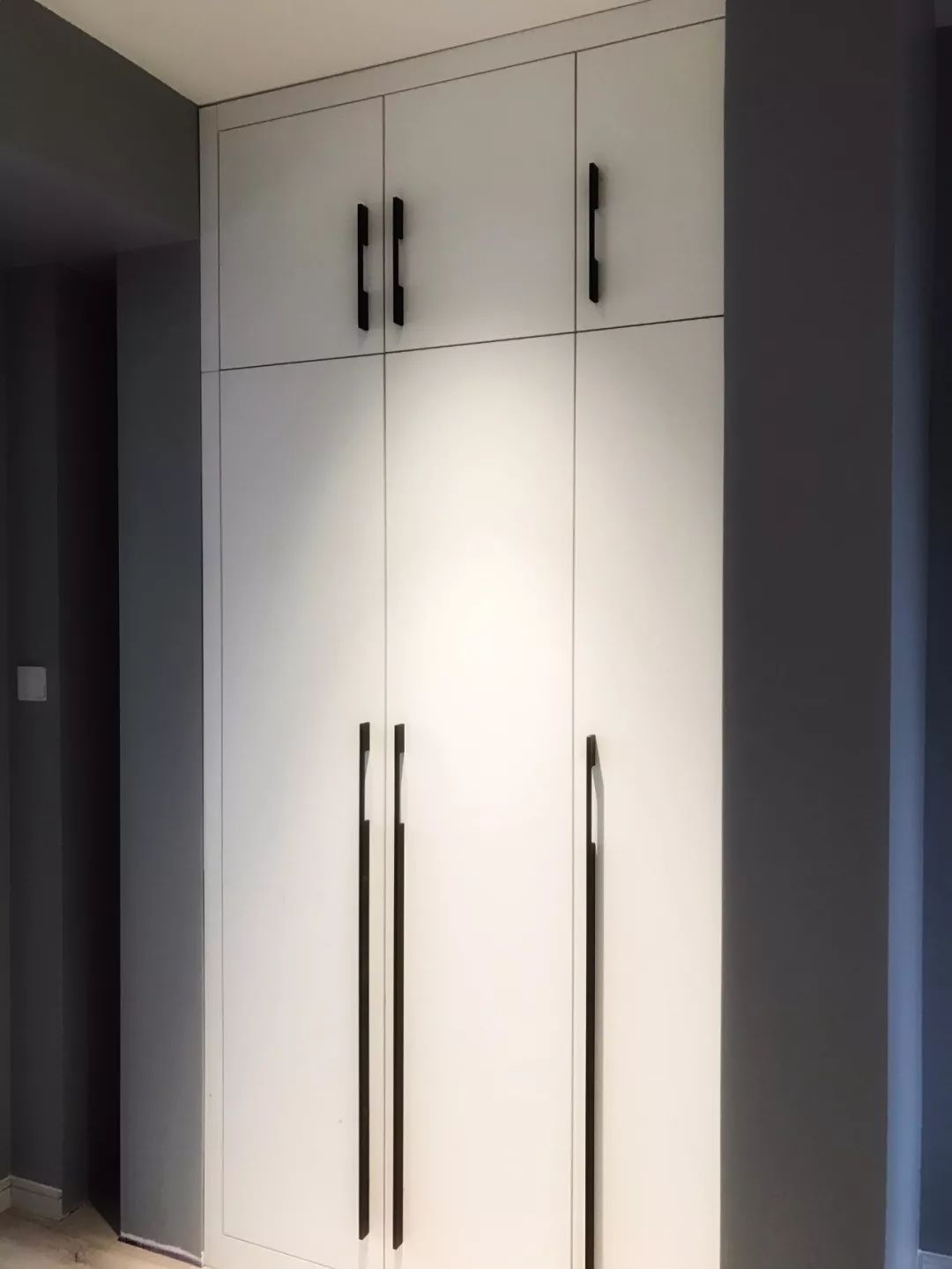 衣柜门拉手选择好卧室显得有格调