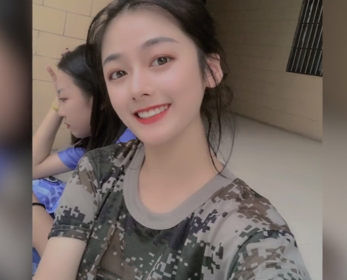 2019年最美军训女生侧颜神似关之琳姓氏极少见