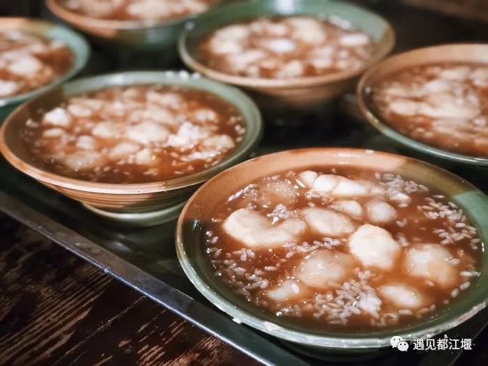 都江堰被景点耽误的美食天堂中秋小长假吃起走哇