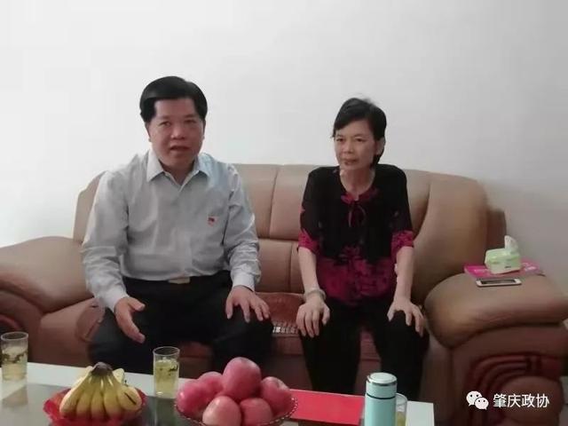 市政协党组成员谢锦文走访慰问肇庆市大旺中学教师