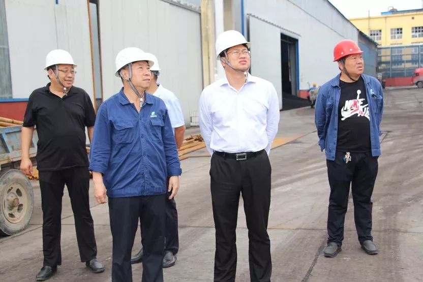 赵哲军对临猗分公司的生产经营情况十分重视,调研中