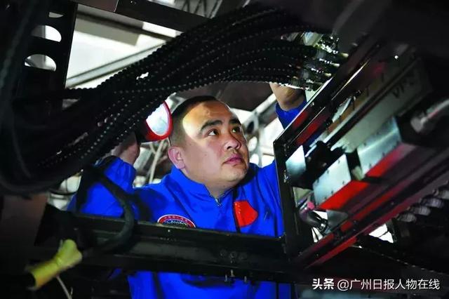 深潜英雄叶聪要驾自己设计的潜水器造访万米深渊