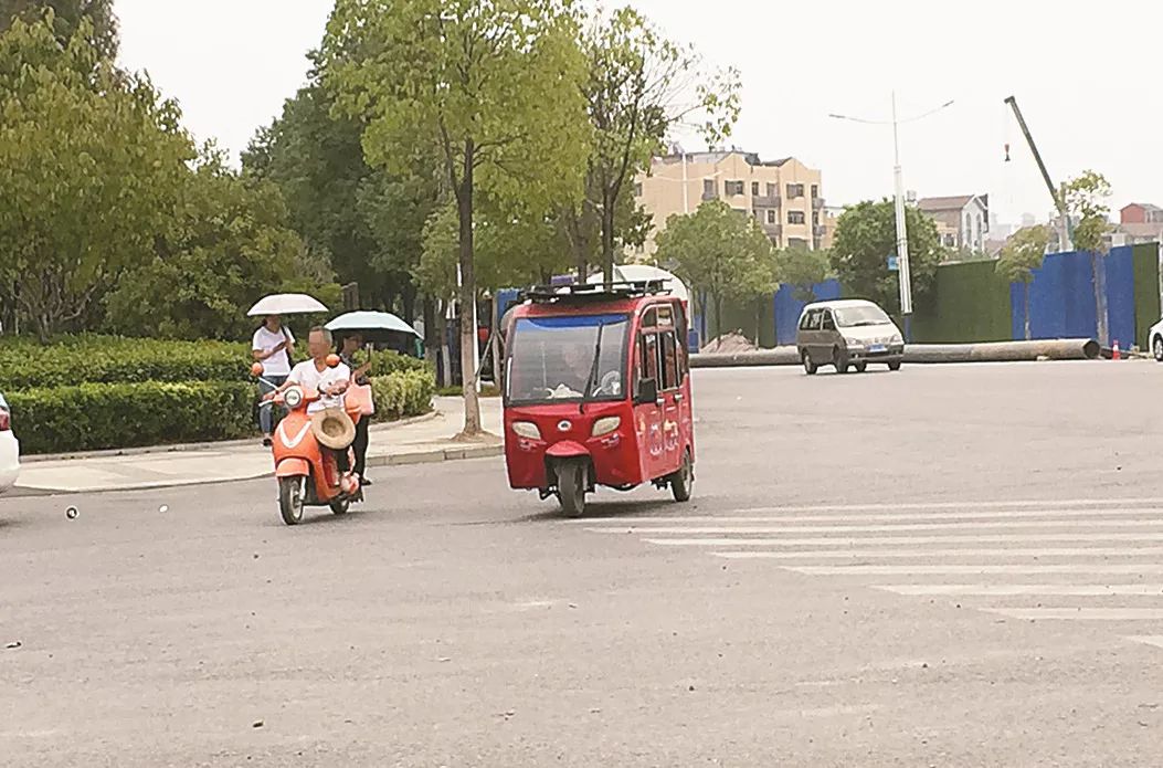 曝光天门街头的三小车辆拉客现象何时休