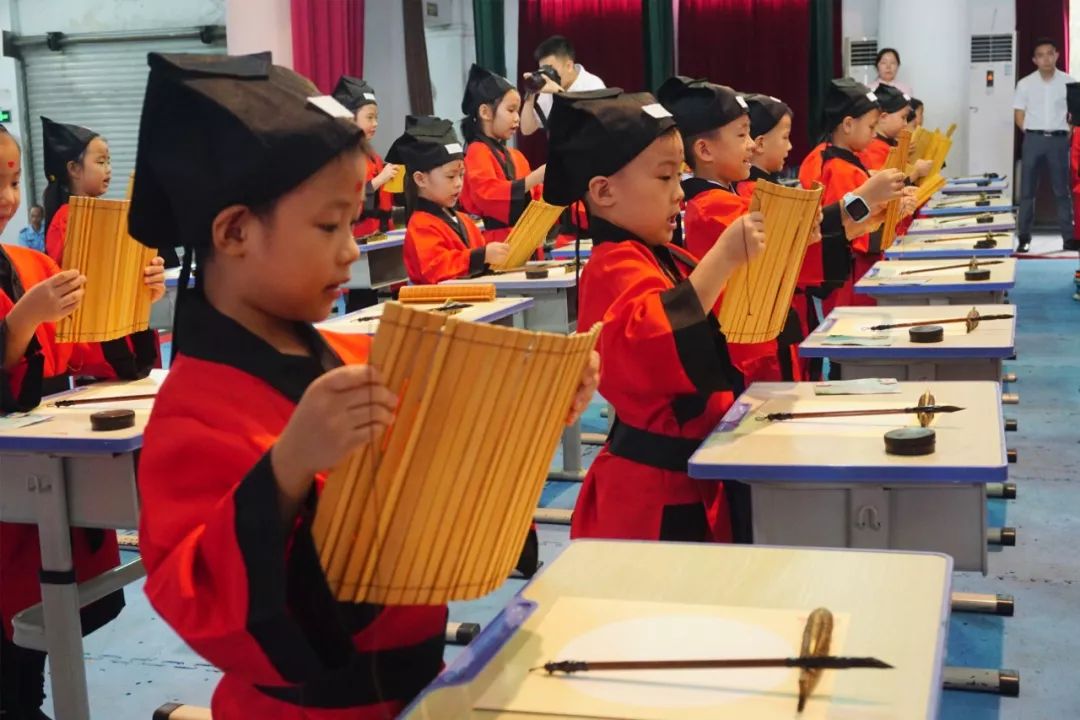 旅遊教育開筆養正童蒙啟智沙灣鎮薈賢小學2019學年一年級新生開筆禮