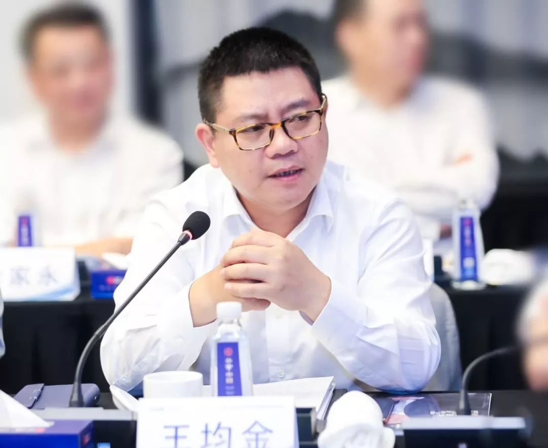 商会企业专心主业金融助力法律护航商会十届二次会长议