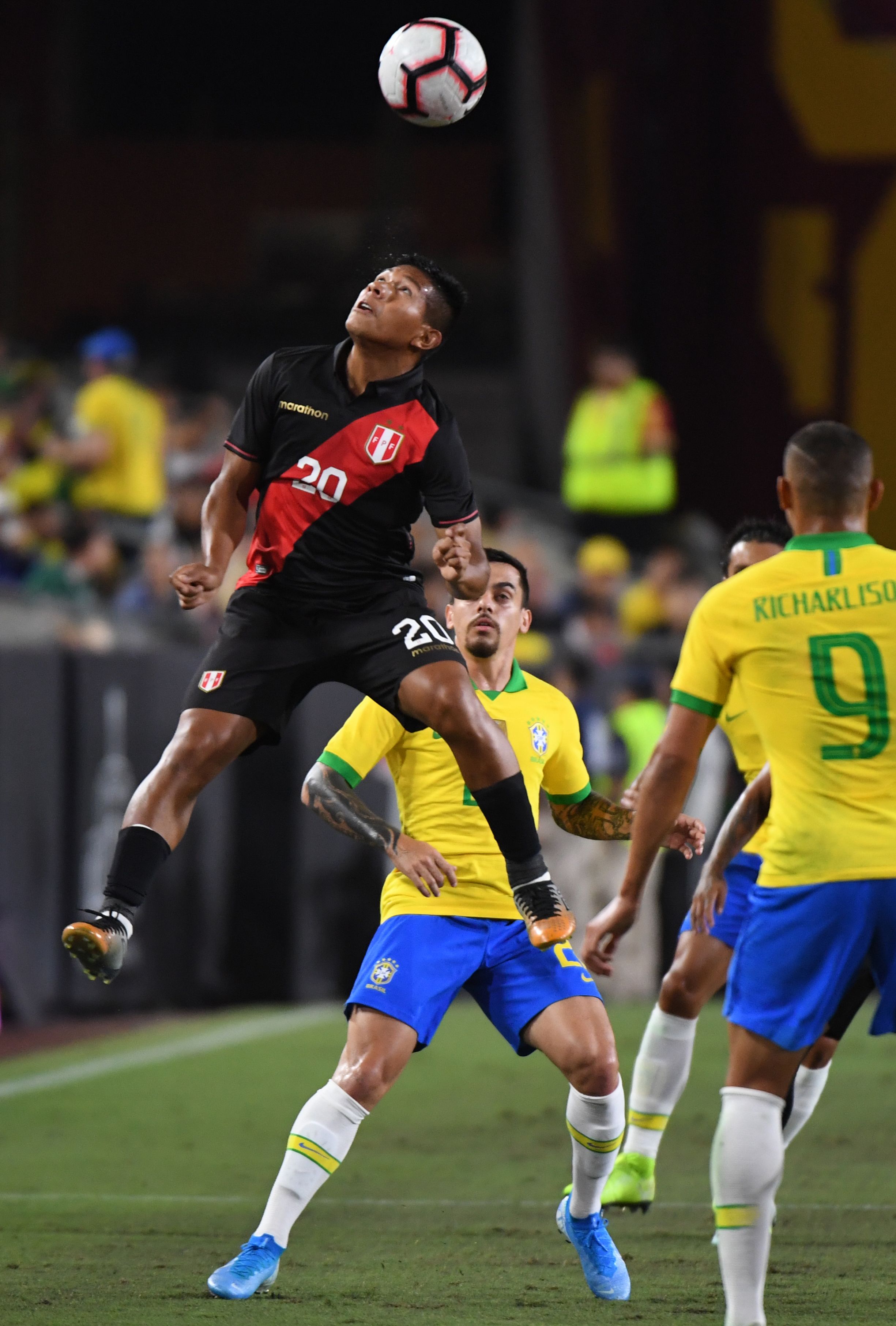 足球友谊赛秘鲁胜巴西