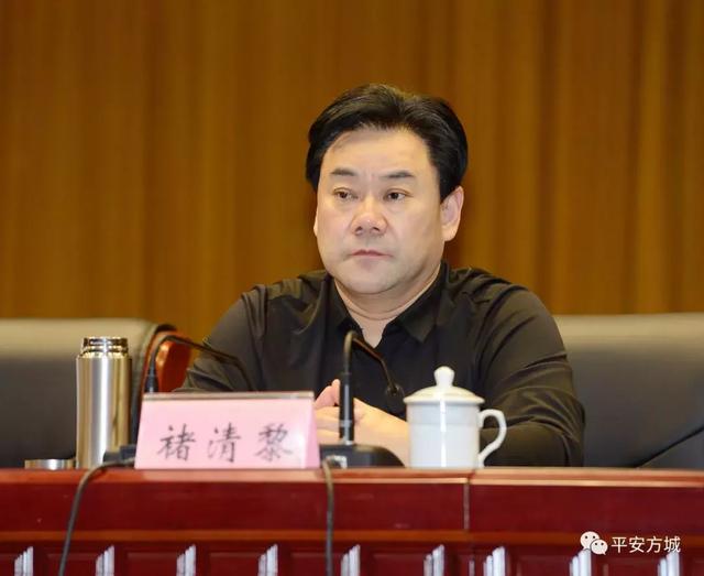 县委常委,组织部部长潘自钦主持会议.