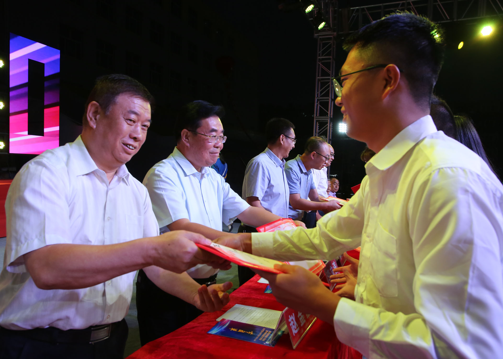 长治六中外国语学校庆祝教师节暨开学典礼