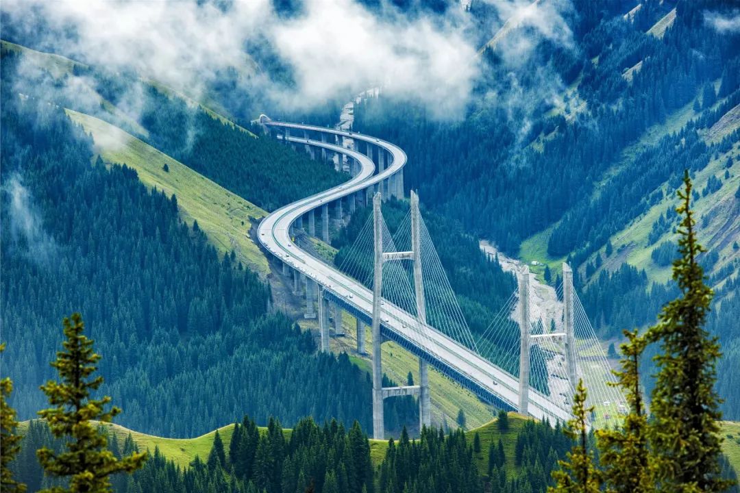 【壮丽70年 奋斗新时代】交通巨变铺就新疆发展坦途_公路