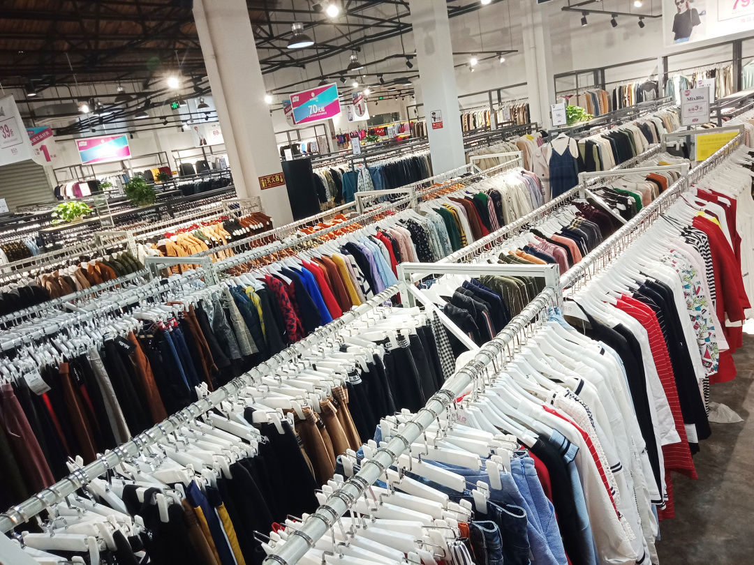 微品仓上海首届大型服饰内购节全城六店联动9月13日开幕领福利