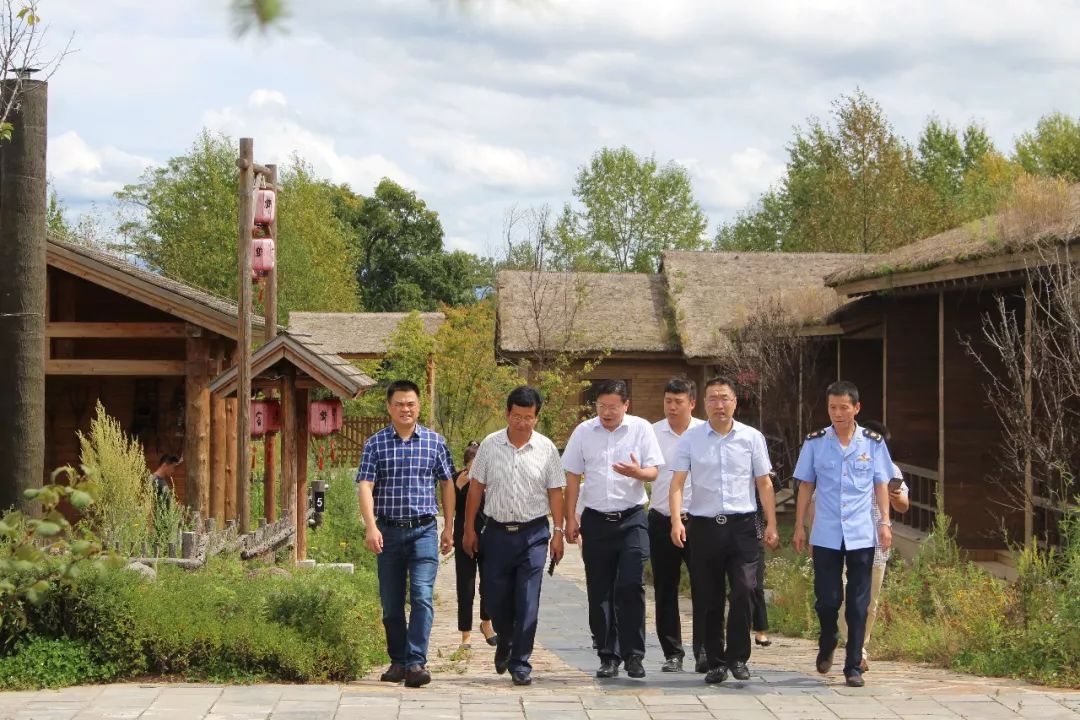 安吉县当地知名企业家代表考察团;抚松县副县长王恩政,抚松县市场监督