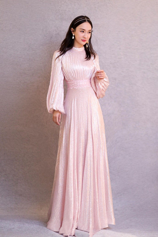 霍思燕携杜江出席音乐会,穿一袭粉色长裙现身,美回少女时期!_活动