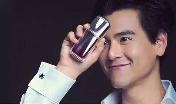 但丸美从创立初期开始就坚定了走高端路线,首款眼霜价格高达160元