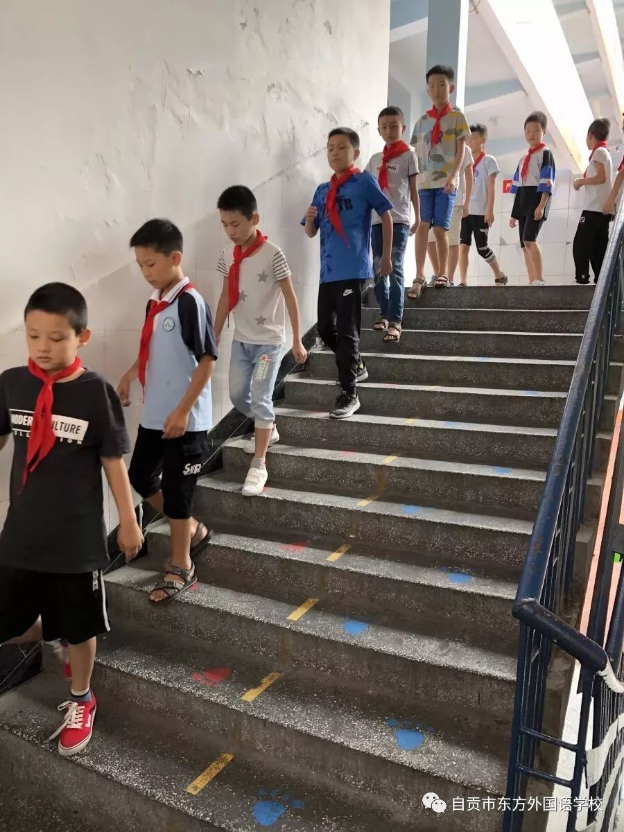 通过本次活动,不仅让每个学生学会了上下楼梯的正确方法,还提高了他们